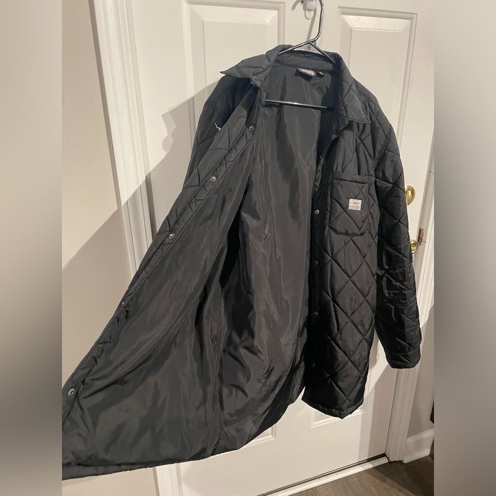 Vans men’s quilted black lightweight coat size XL pocketed small hole see notes - Picture 3 of 8